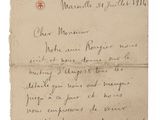 une feuille de papier sur laquelle est écrite une lettre à la main