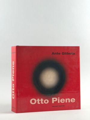 l'image d'un livre rouge avec un cercle noir sur la couverture
