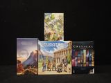 un grand nombre de livres posés sur une table
