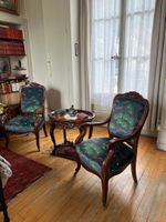 DEUX FAUTEUILS et une TABLE d'époque Louis Philippe