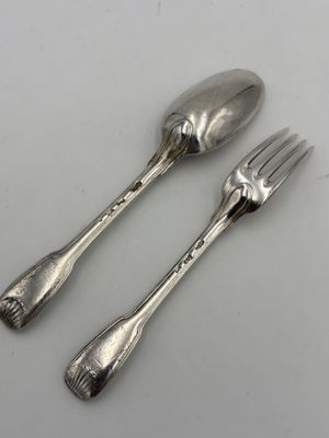 Couvert de table en argent, modèle à filets et double coquil…