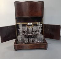 Une cave à liqueur en marqueterie de ronce de thuya, compren… (photo 2)