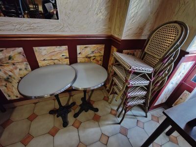 Cinq guéridons ronds bistrot (dont trois à la cave) - Photo 1