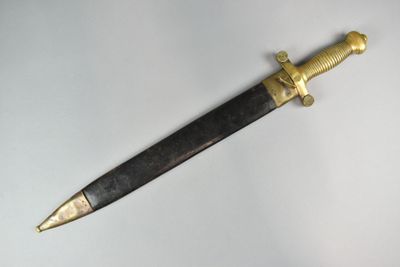 an image of a knife that is on a table