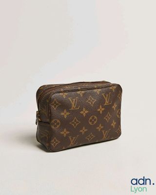an image of a louis vuittou toilet bag