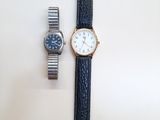 une montre et un bracelet de montre posés sur une table