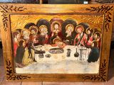 une image d'un tableau représentant un groupe de personnes assises autour d'une table
