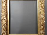 an ornate gold frame with leaves and leaves on it