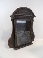 Oratoire en bois noirci ouvrant par une porte, Ep. (photo 2)