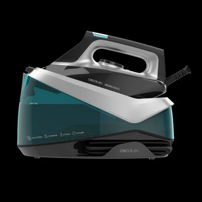 un gros plan d'un fer à repasser à vapeur sur fond noir