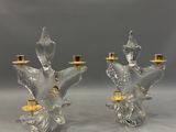 paire de bougeoirs en verre transparent rehaussés de touches dorées