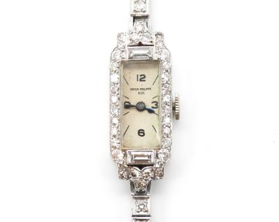 Image d'une montre-bracelet de femme ornée de diamants