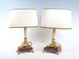 paire de lampes de table anciennes en laiton et marbre, avec abat-jours