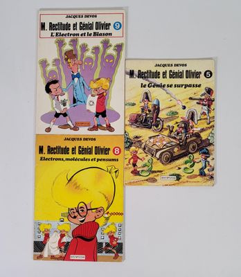 trois livres posés ensemble sur la table