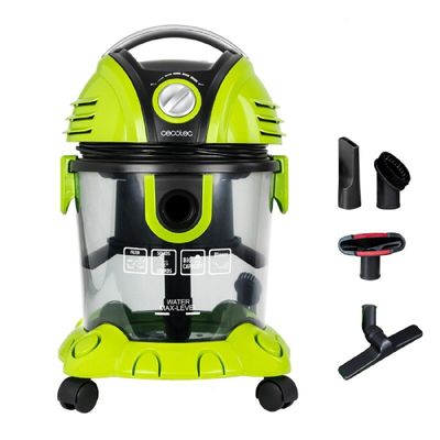 un aspirateur vert et noir avec des accessoires, sur fond blanc