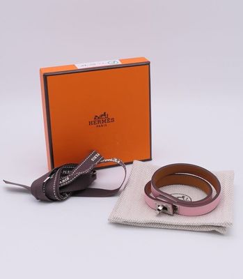 Bracelet en cuir Louis Vu Vu et lot de bracelets avec coffret
