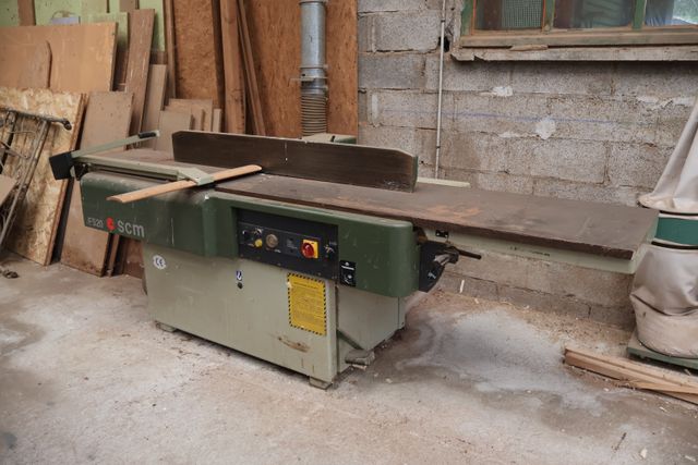 Dégauchisseuse SCM F520 de 1997. Visite le mercredi 17 juillet de...