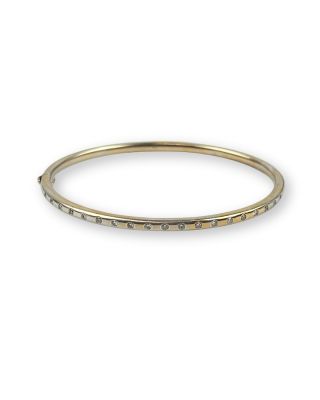 un bracelet rigide en or jaune serti de petits diamants