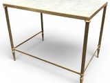 une table basse au plateau en marbre blanc et aux pieds en laiton