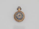 une montre de poche en or et diamants bleus