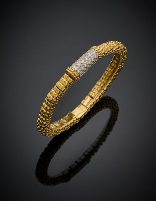 un bracelet rigide en or et diamants
