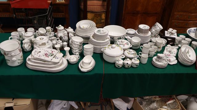 VILLEROY & BOCH – Modèle « BOTANICA » à décors floral différents....