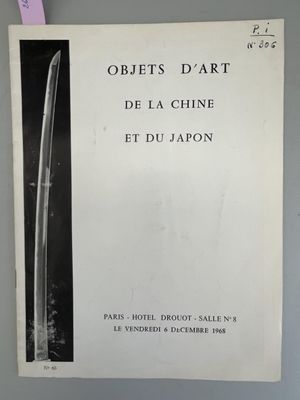 un vieux livre sur lequel figure l'image d'un couteau