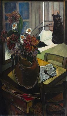un tableau représentant un vase de fleurs posé sur une table, avec un chat