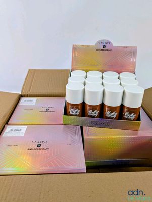 a cardboard box with a dozen of spray bottles in it