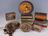 un grand nombre d'objets posés sur une table