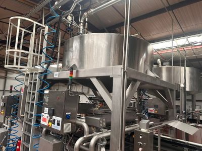 Trémie de stockage en inox, 5 T sur châssis avec échelle dia…