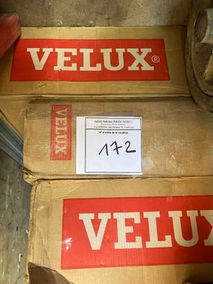 deux boîtes de Veluxx sont empilées l'une sur l'autre