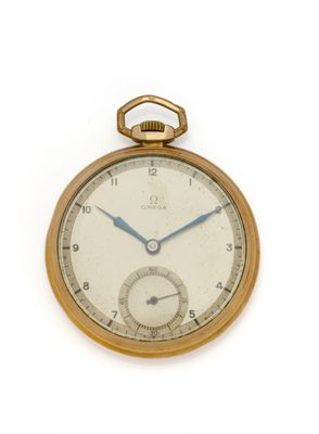 une montre de poche en or sur fond blanc, avec une trotteuse bleue