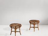 une paire de chaises en rotin de style « person »