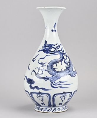 vase bleu et blanc orné d'un motif de dragon à l'extérieur
