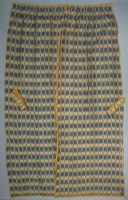 an image of a skirt with a zipper on the side