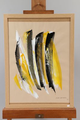 une image représentant un tableau posé sur un chevalet en bois, sur lequel figure un tableau à rayures jaunes et noires