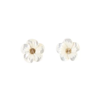 boucles d'oreilles clous en forme de fleurs blanches avec un centre doré