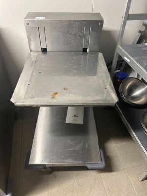 a table that is sitting in the middle of a kitchen