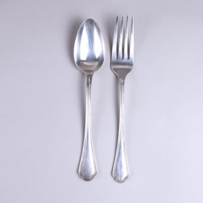 F. BROGGI. Couvert de service en métal argenté.