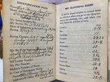 un vieux livre sur lequel on voit des inscriptions, posé sur une table à côté d'un ours en peluche