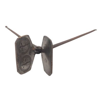 MOULE à hosties à décor de Christ en croix