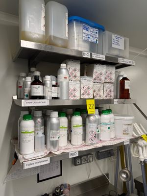 3 Etagères murales inox sur rails 100x40cm (SANS LE CONTENU) - Photo 1