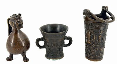 trois types de vases différents placés les uns à côté des autres