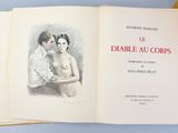 un livre sur lequel figure le dessin d'un homme et d'une femme