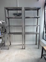 Deux étagères inox verticales