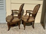two chairs that are sitting next to each other