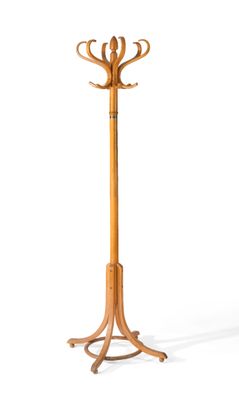 une image représentant un porte-manteau en bois surmonté d'une tringle à vêtements