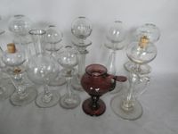 Ensemble de 14 lampes à huile en verre, certaines soufflées. (photo 5)