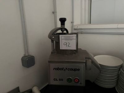 une machine qui se trouve dans le coin d'une pièce